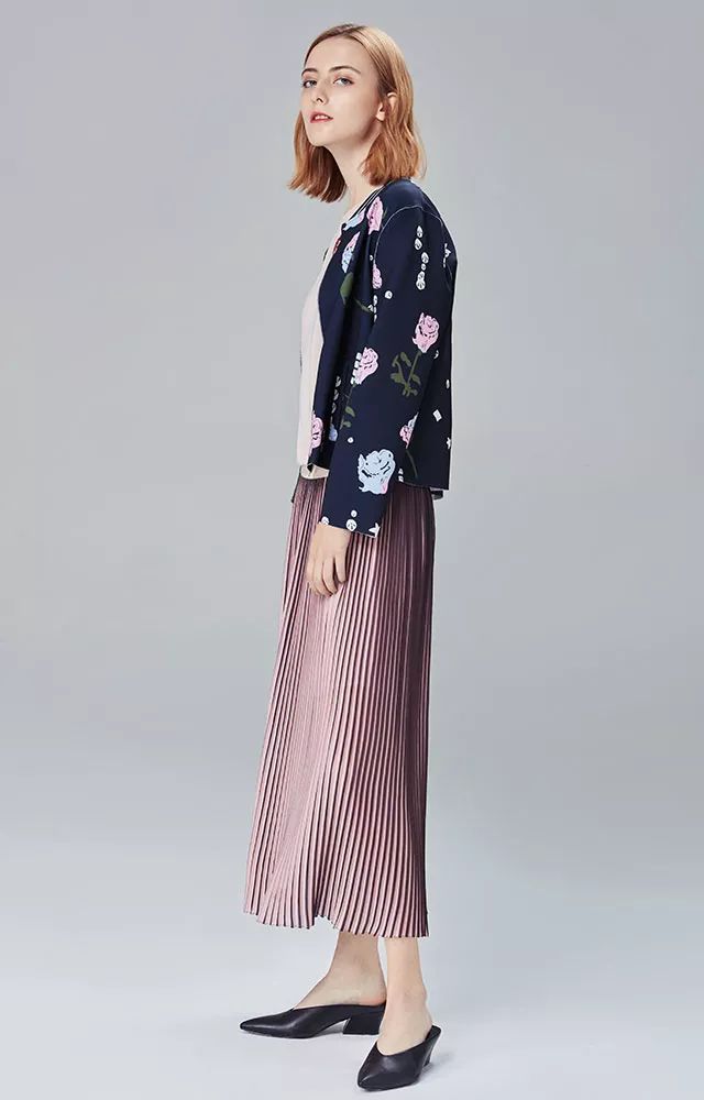 最新女装春款，时尚与春日温情的完美融合