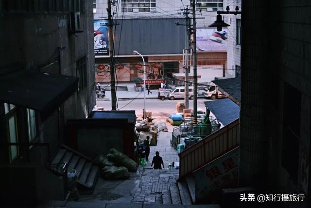 探索电影秘境，小巷深处的特色小店与最新电影之旅