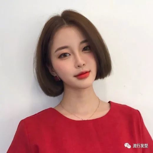 小巷深处的时尚秘密揭晓，最新短发烫发发型大揭秘
