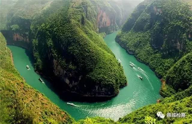 探索自然美景之旅，追寻内心的平和宁静的网评文章