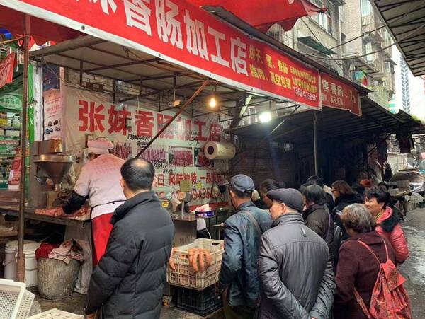 猪价最新预测与小巷美食探秘，特色小店探寻之旅