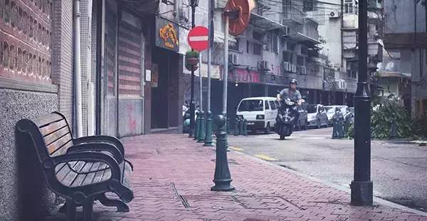 都市秘境，小巷深处的特色小店探索