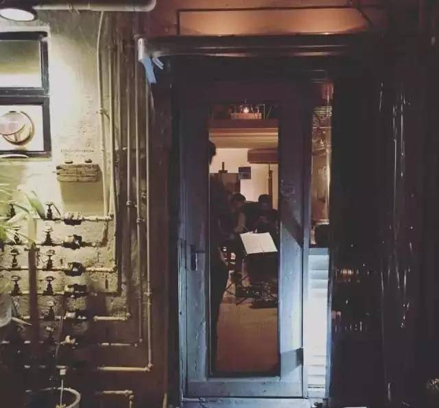 最新安全资讯揭秘，小巷深处的特色小店隐藏的安全宝藏