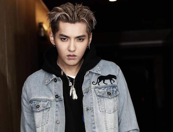 吴亦凡最新高清图片，展现变化、学习与自信的力量