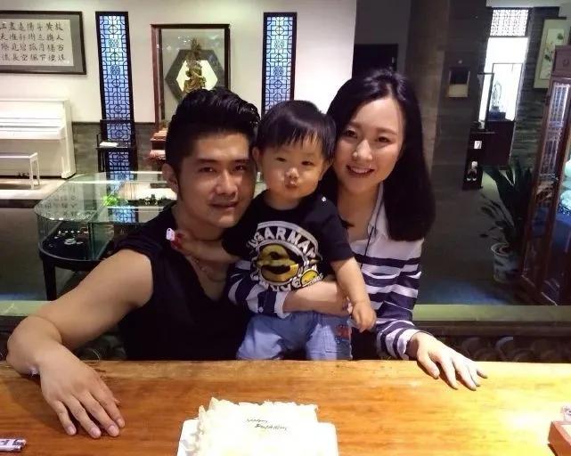 潘长江最新喜剧电影，笑中带泪，时代之光的光辉呈现